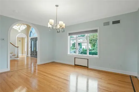 14 Potters Lane New Rochelle NY 10805