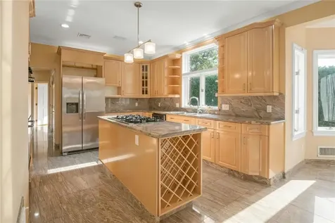 14 Potters Lane New Rochelle NY 10805