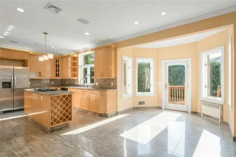 14 Potters Lane New Rochelle NY 10805