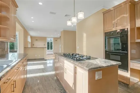 14 Potters Lane New Rochelle NY 10805