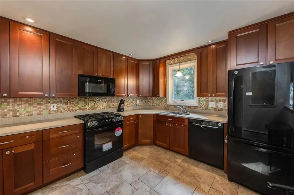 18 Toomey Drive Poughkeepsie NY 12603