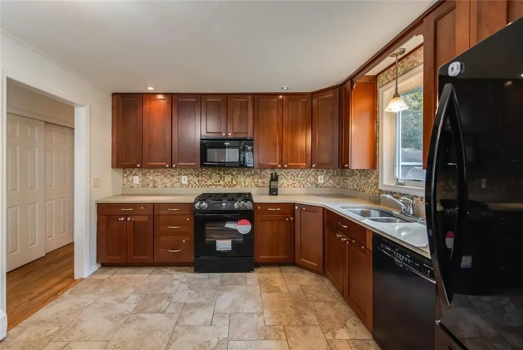 18 Toomey Drive Poughkeepsie NY 12603