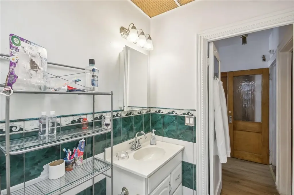 8464 86th Avenue Woodhaven NY 11421