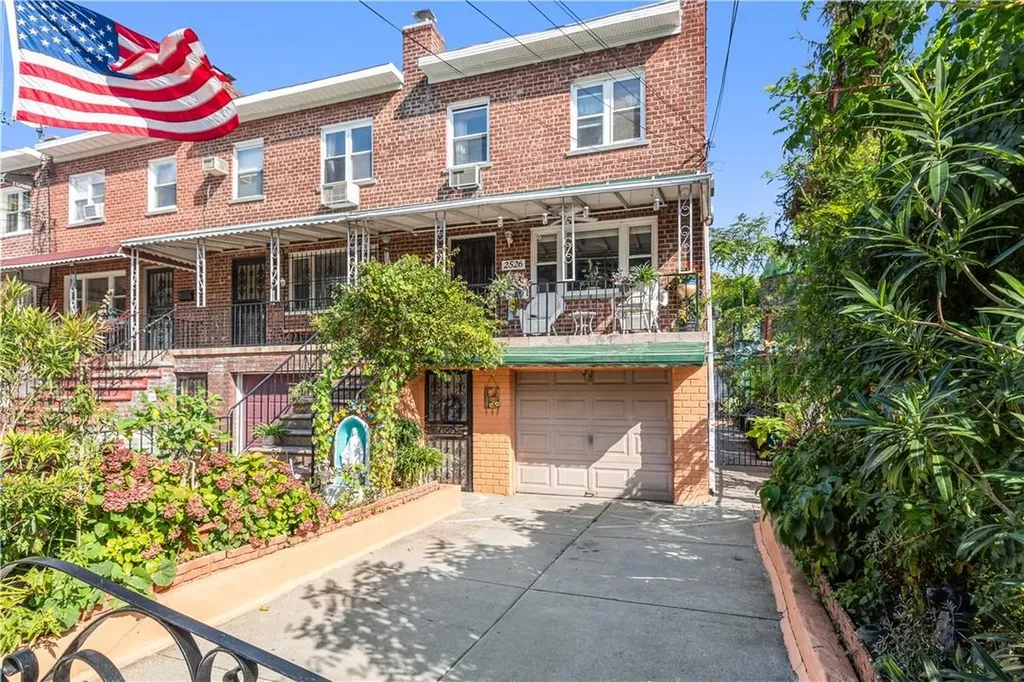 2526 Matthews Avenue Bronx NY 10467