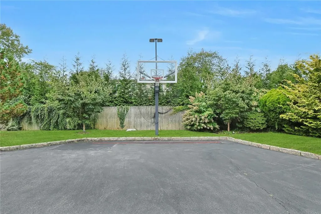 20 Tintern Lane Scarsdale NY 10583