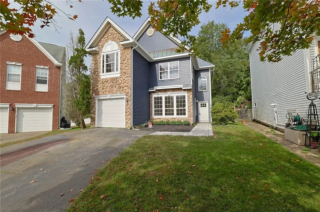 10 Carlton Court Peekskill NY 10566