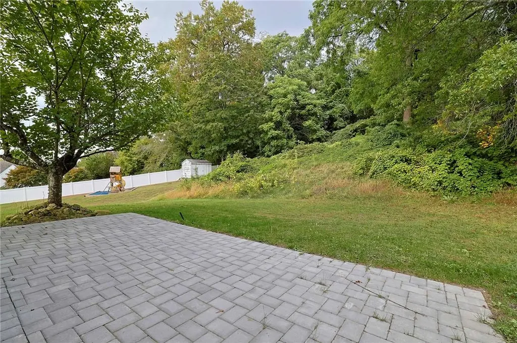 10 Carlton Court Peekskill NY 10566