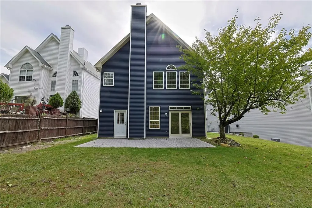 10 Carlton Court Peekskill NY 10566