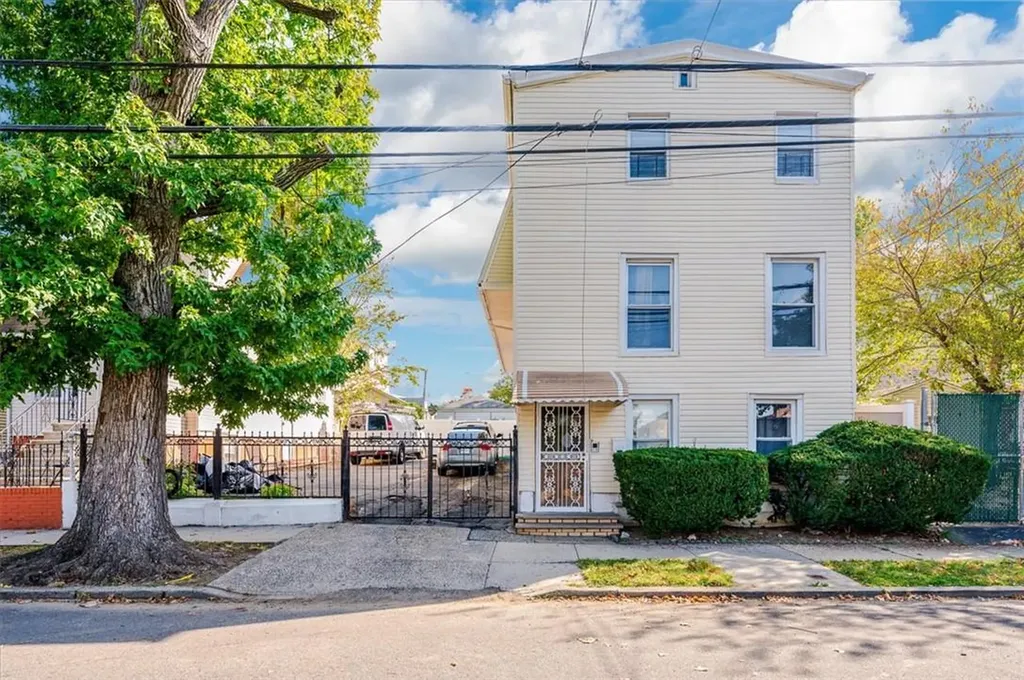 2712 Morgan Avenue Bronx NY 10469