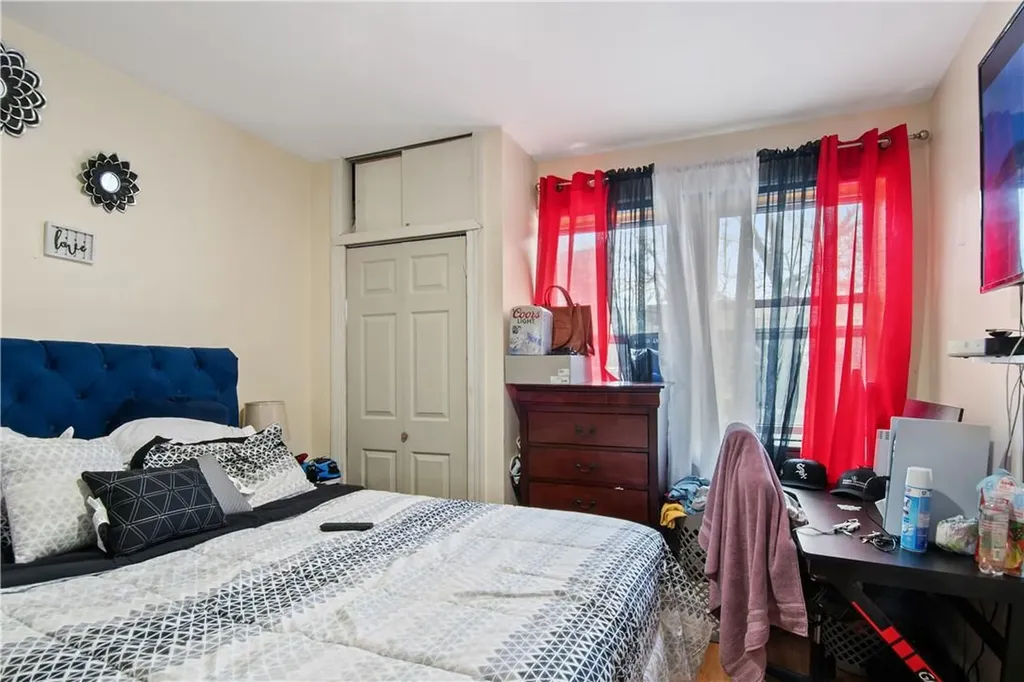 1989 Cruger Avenue Bronx NY 10462