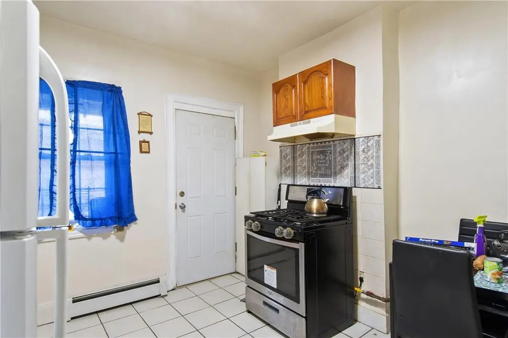 1989 Cruger Avenue Bronx NY 10462