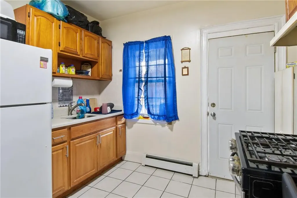 1989 Cruger Avenue Bronx NY 10462