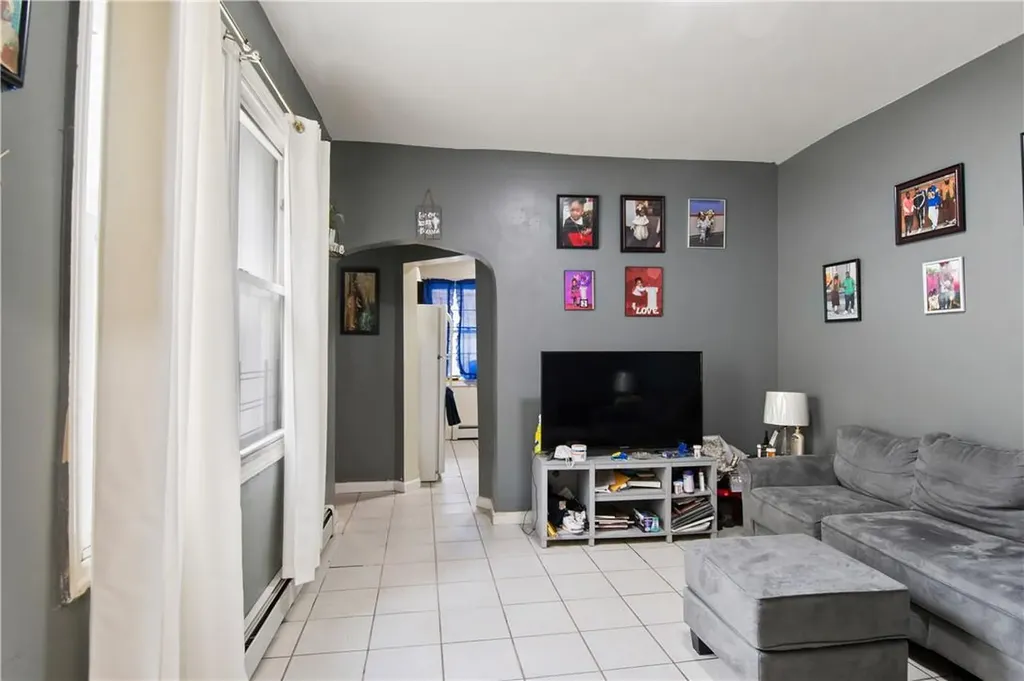 1989 Cruger Avenue Bronx NY 10462