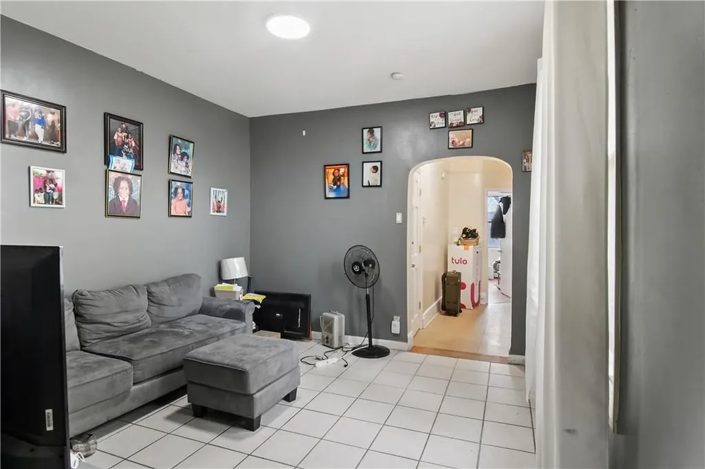 1989 Cruger Avenue Bronx NY 10462