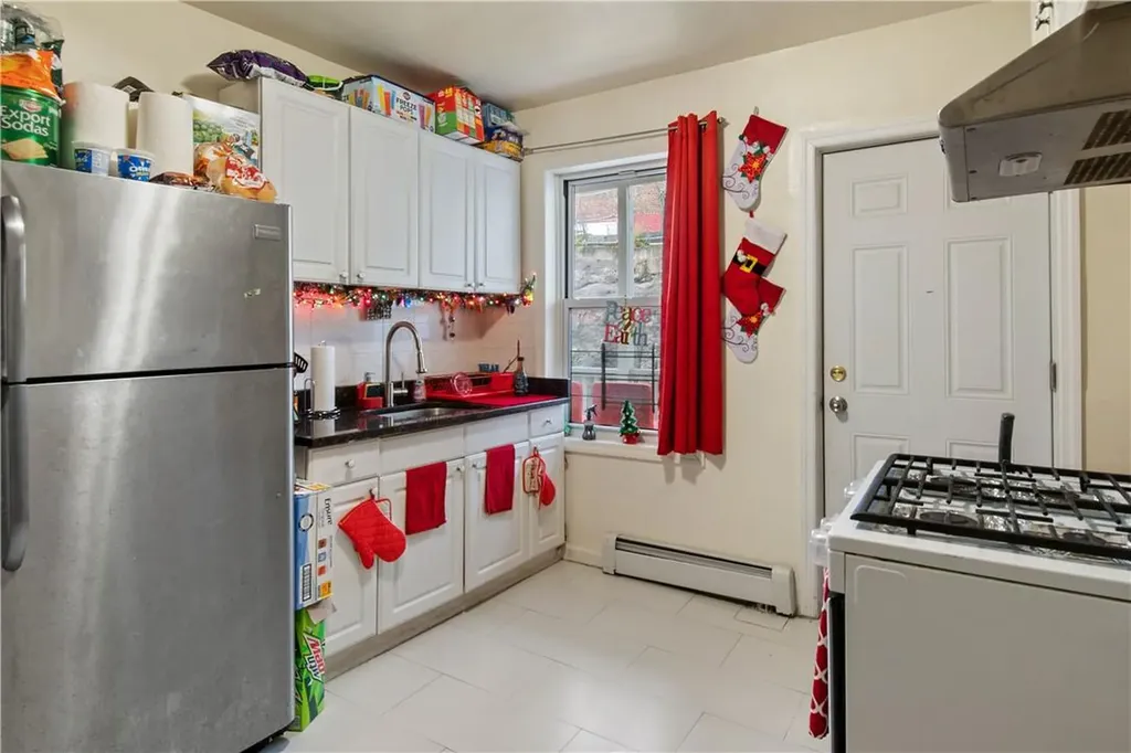 1989 Cruger Avenue Bronx NY 10462