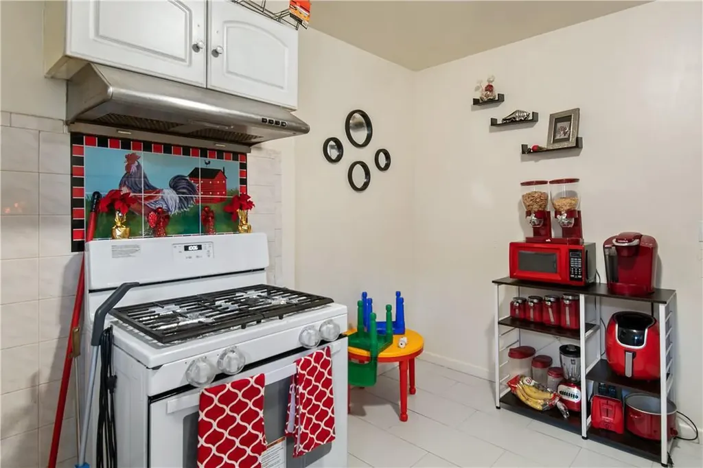 1989 Cruger Avenue Bronx NY 10462