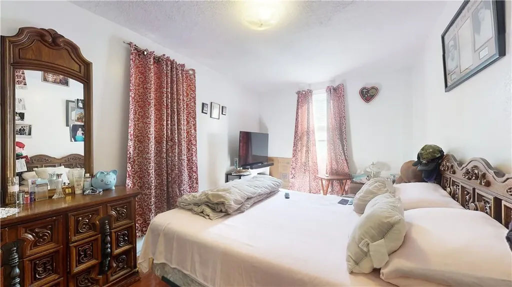 1262 Mace Avenue Bronx NY 10469