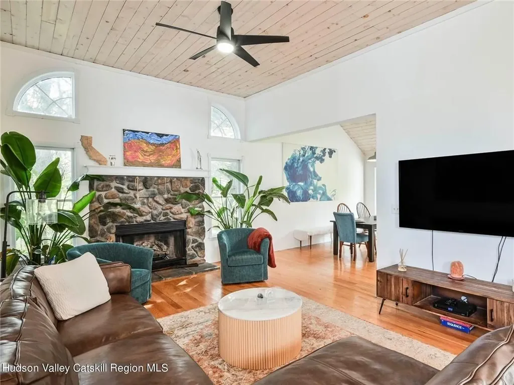 24 Ruby Meadows Road Lake Katrine NY 12449