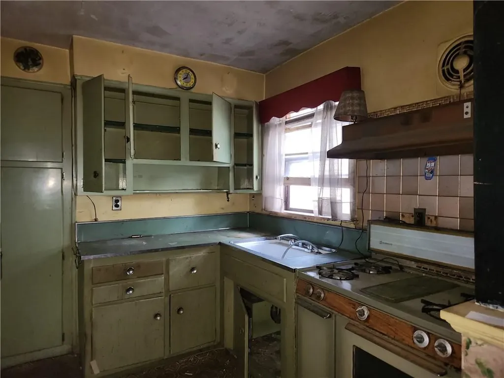 3139 Edson Avenue Bronx NY 10469