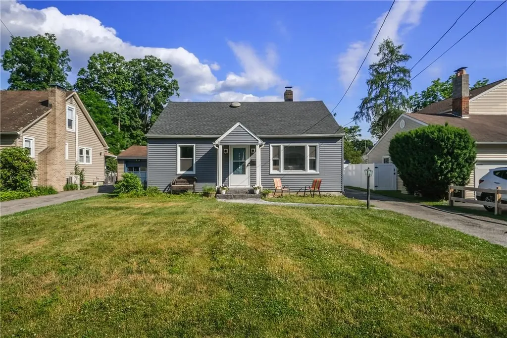 8 Sherwood Place Hyde Park NY 12538