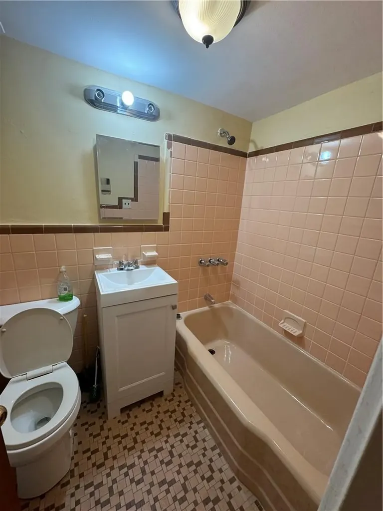 2864 Philip Avenue Bronx NY 10465