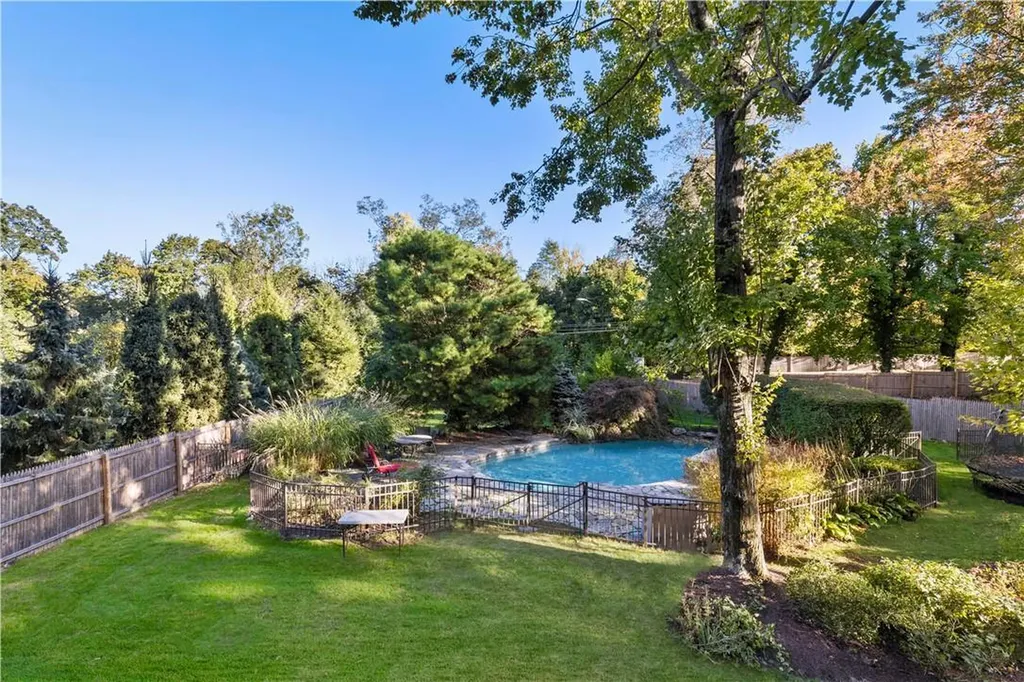 10 Packard Court Rye NY 10580