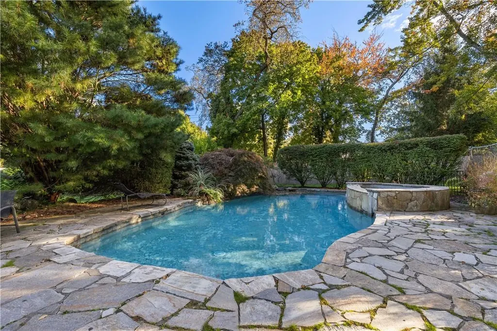 10 Packard Court Rye NY 10580