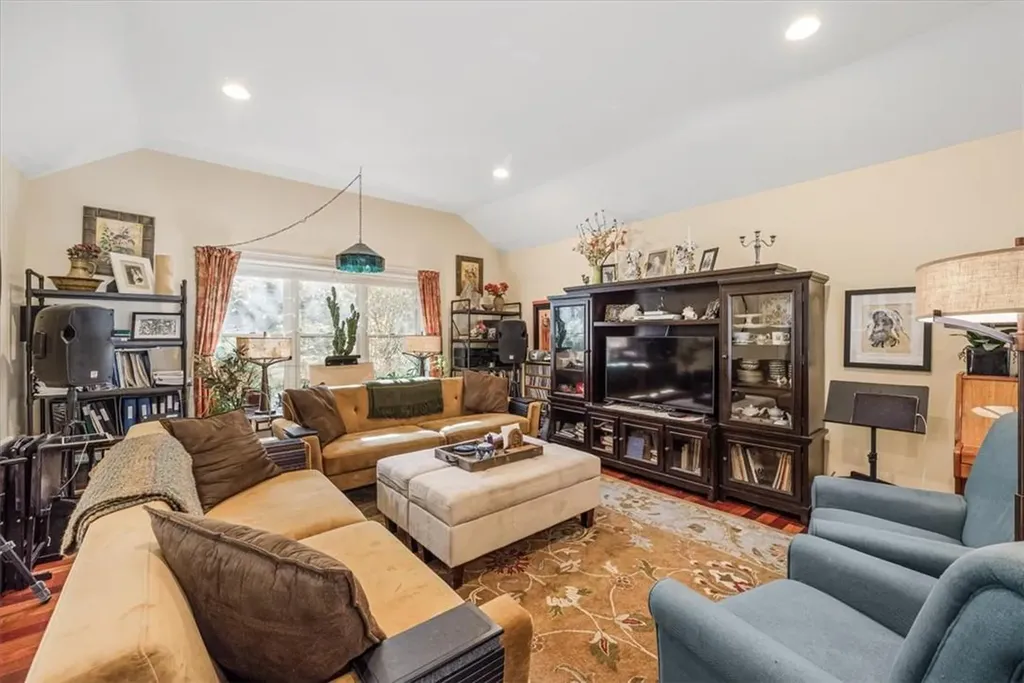 744 Forest Glen Road Monroe NY 10950