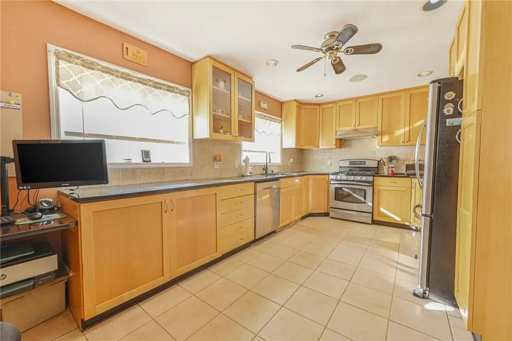 3204 Glennon Place Bronx NY 10465