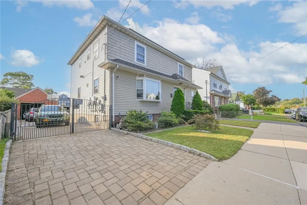 3204 Glennon Place Bronx NY 10465