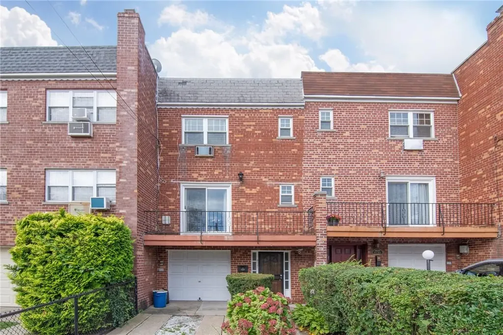 4027 Seton Avenue Bronx NY 10466