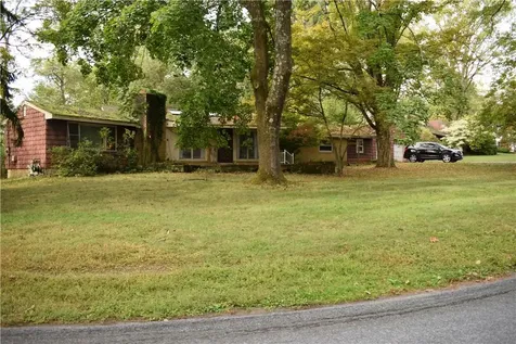 11 Tree Top Lane Poughkeepsie NY 12603