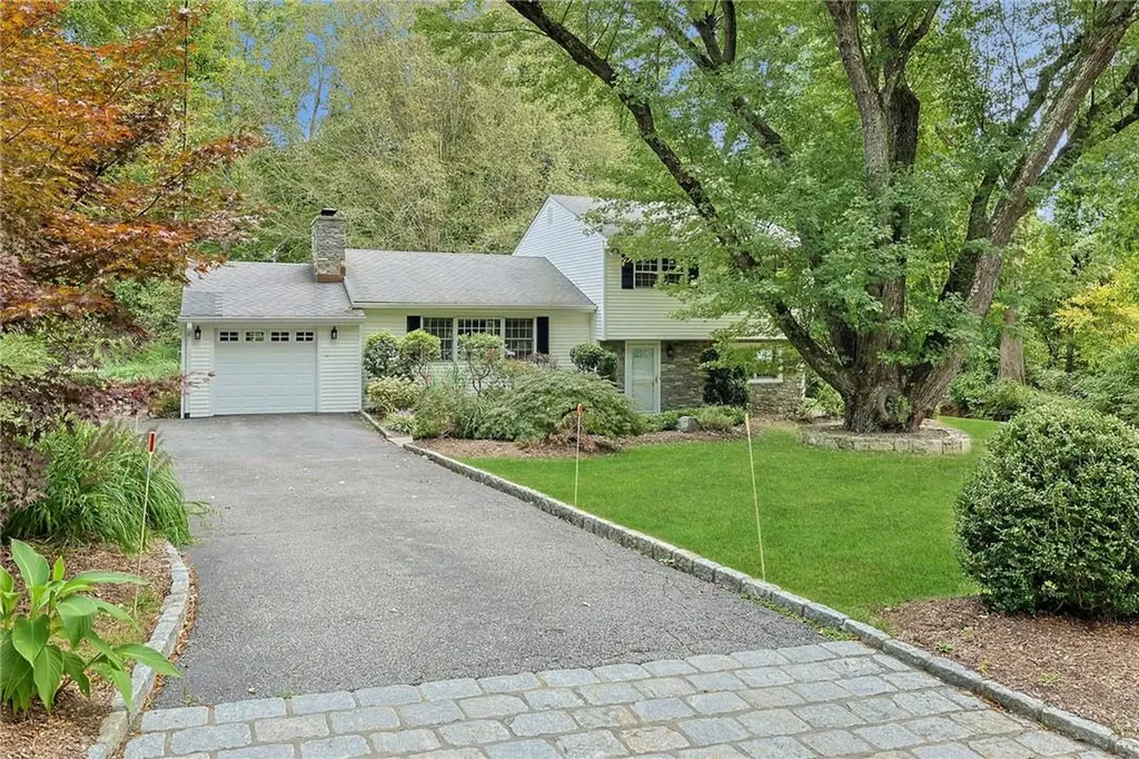 21 Meadowbrook Road Pleasantville NY 10570