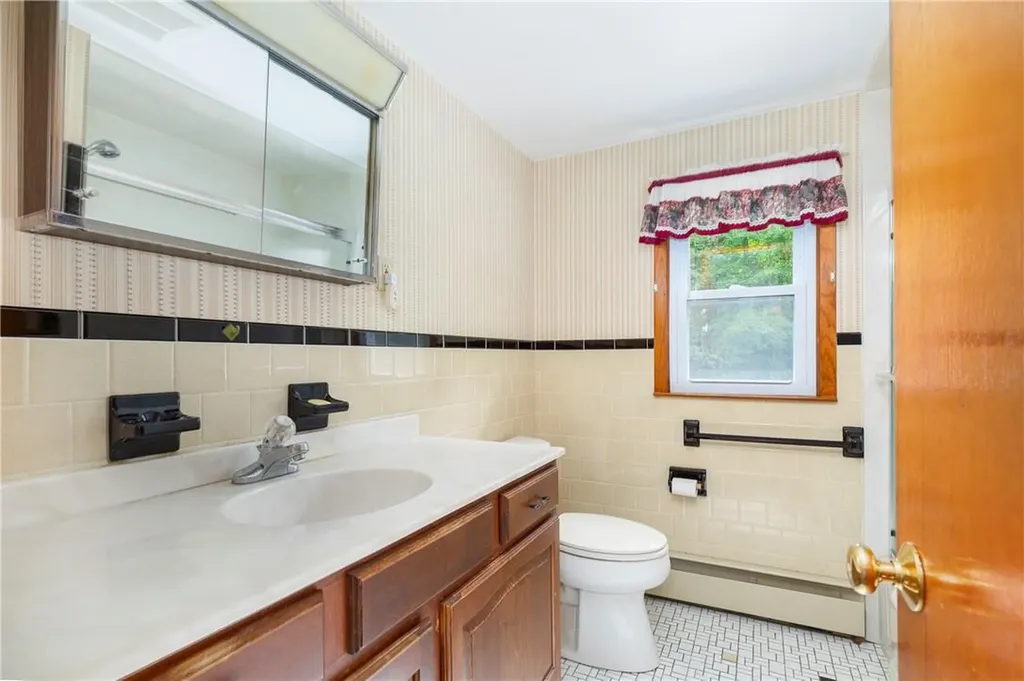 40 Pleasant Lane Poughkeepsie NY 12603