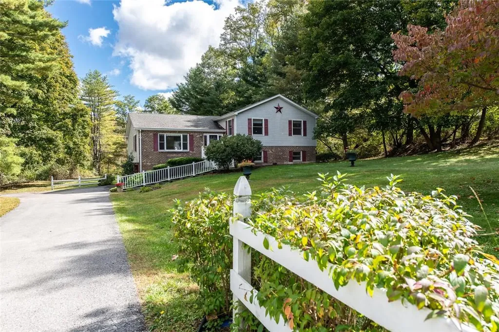 41 Horseshoe Road Millbrook NY 12545