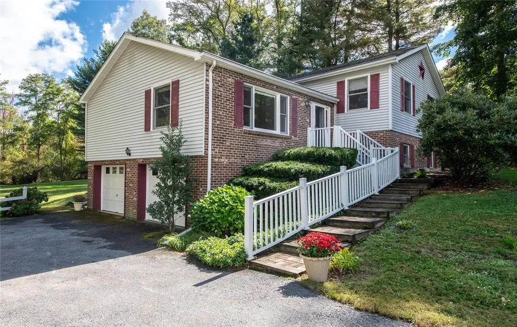 41 Horseshoe Road Millbrook NY 12545