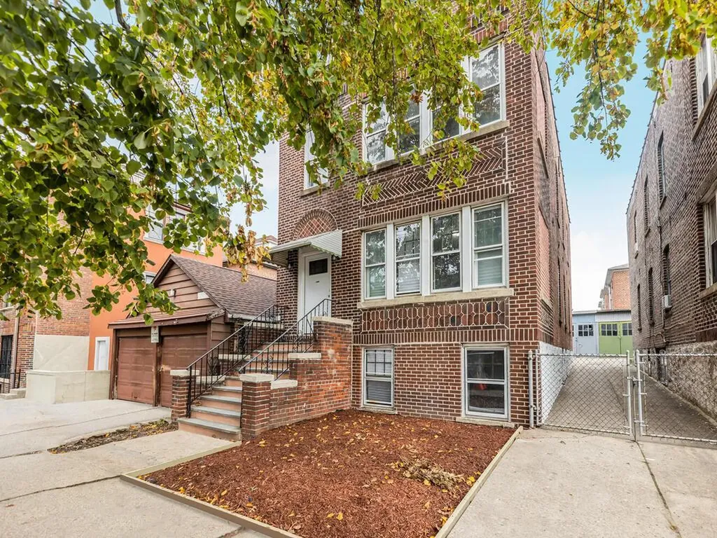 1508 Ericson Place Bronx NY 10461