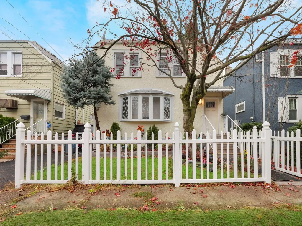 5 Davis Court Staten Island NY 10310