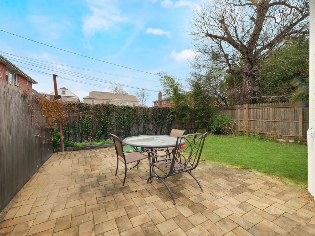 5 Davis Court Staten Island NY 10310