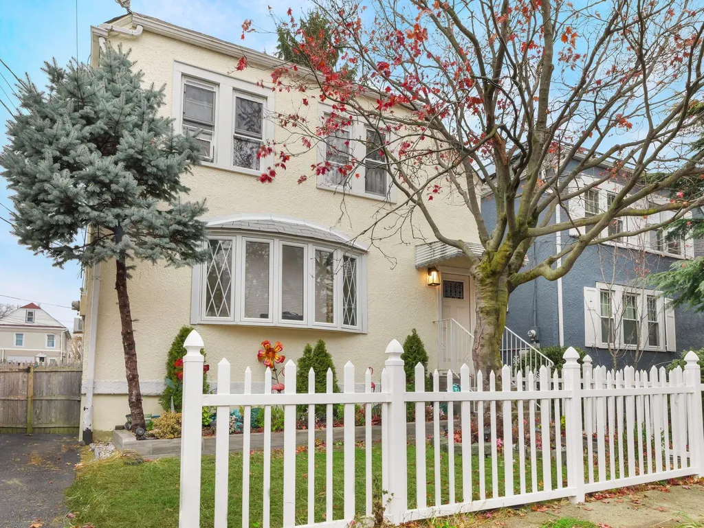 5 Davis Court Staten Island NY 10310