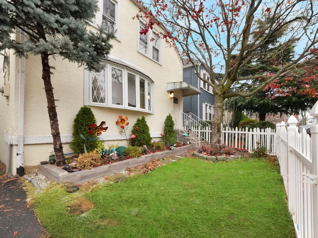 5 Davis Court Staten Island NY 10310