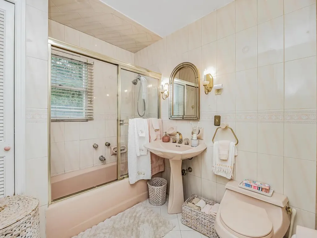 65 Minerva Drive Yonkers NY 10710