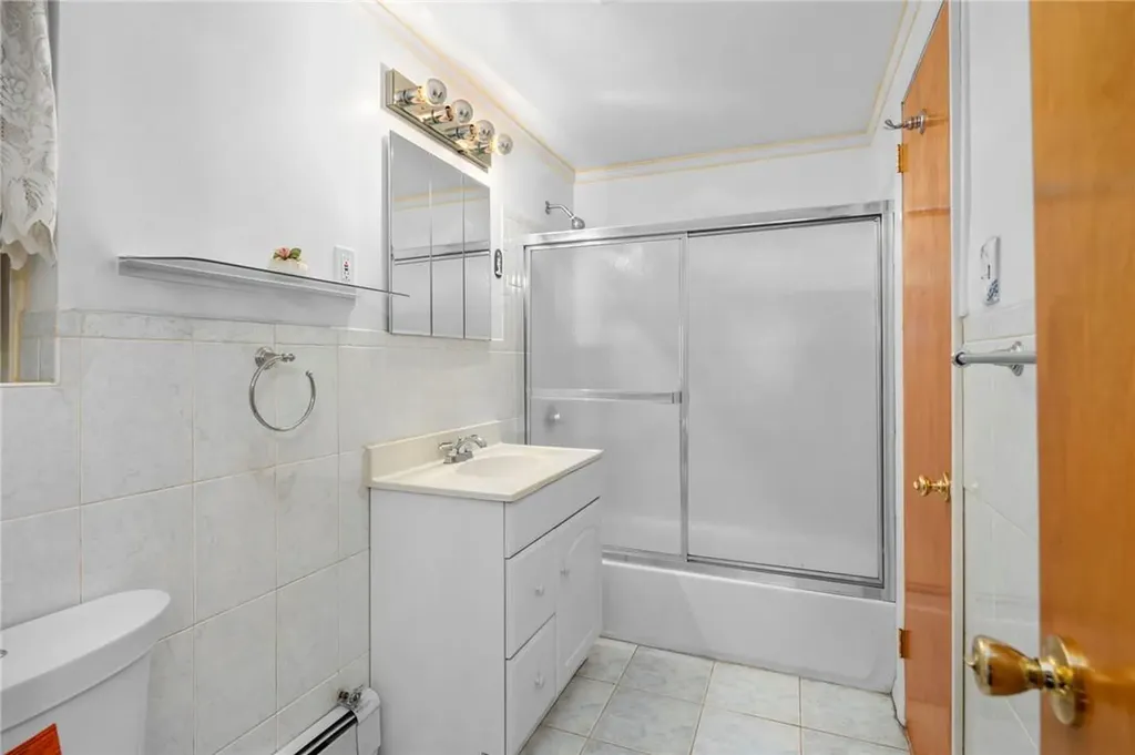 2537 Cruger Avenue Bronx NY 10467