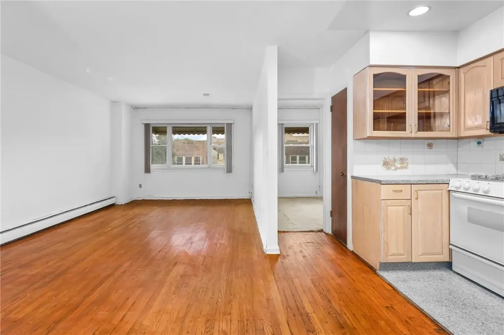 2537 Cruger Avenue Bronx NY 10467