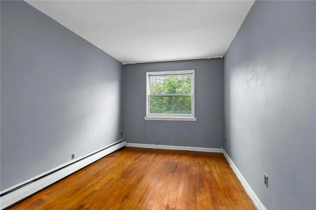 2537 Cruger Avenue Bronx NY 10467