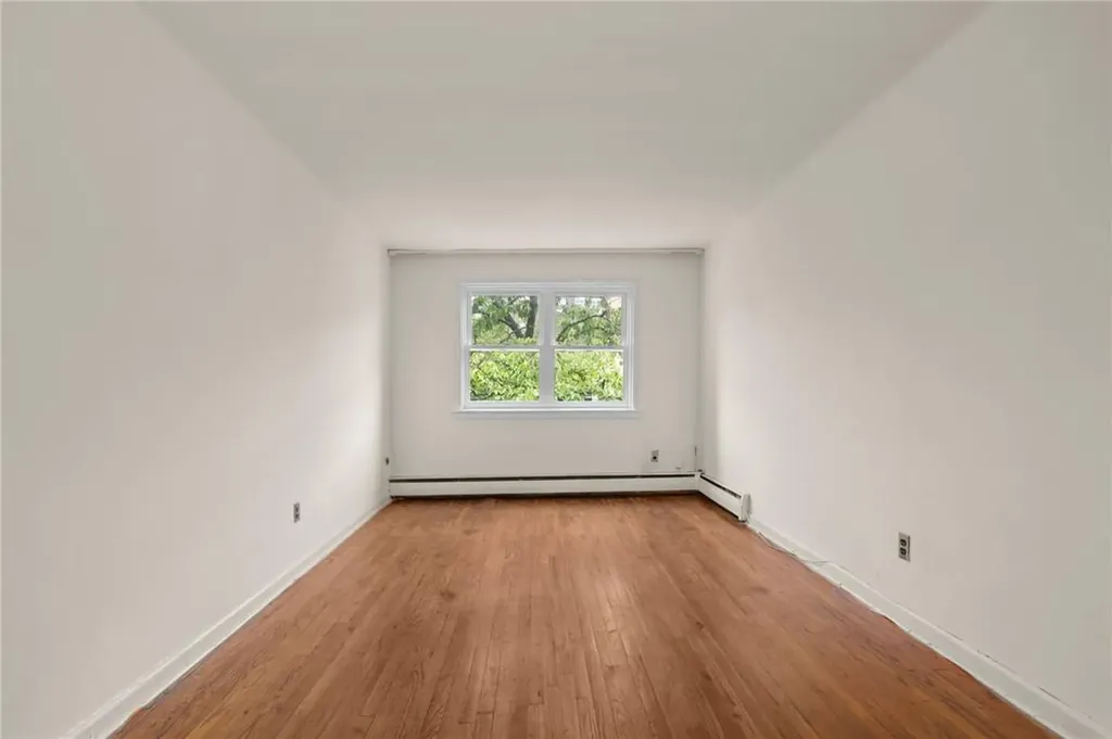 2537 Cruger Avenue Bronx NY 10467