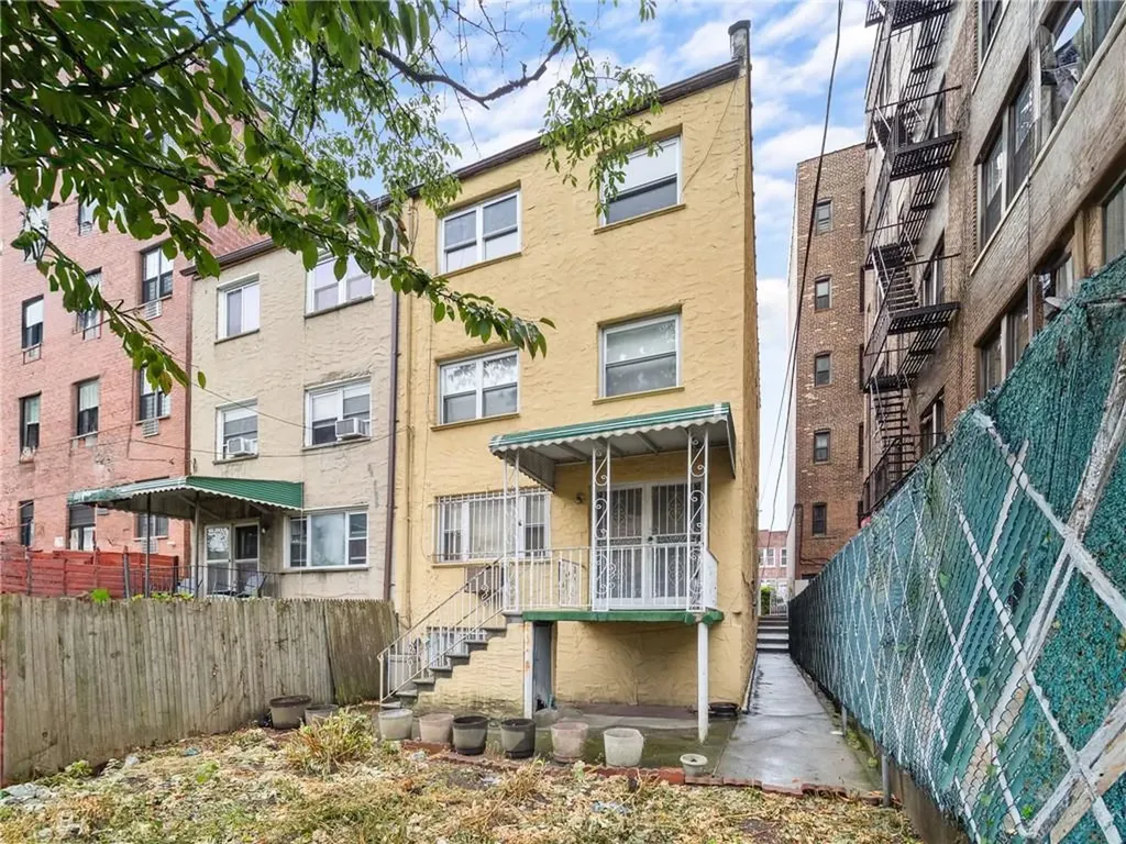 2537 Cruger Avenue Bronx NY 10467