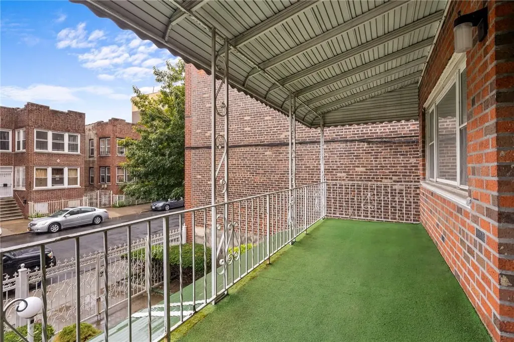 2537 Cruger Avenue Bronx NY 10467