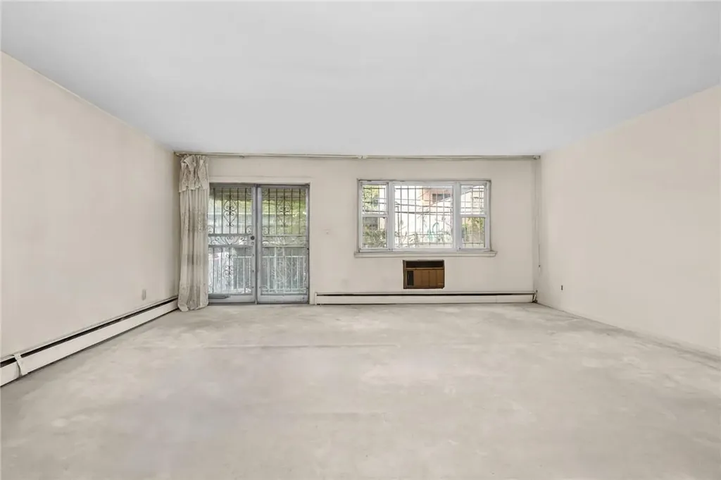 2537 Cruger Avenue Bronx NY 10467