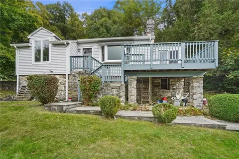 4 Indian Hill Road Mahopac NY 10541